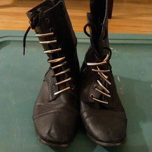 Womens size 7.5 ankle boot heel